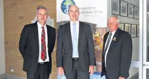 Member for Darling Range Tony Simpson and Transport Minister Dean Nalder met with Shire of Serpentine Jarrahdale president Keith Ellis in April to discuss the future of the Tonkin Highway.